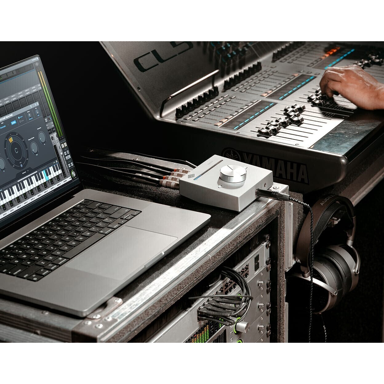 Universal Audio Apollo e2m Различное Музыкальное Оборудование