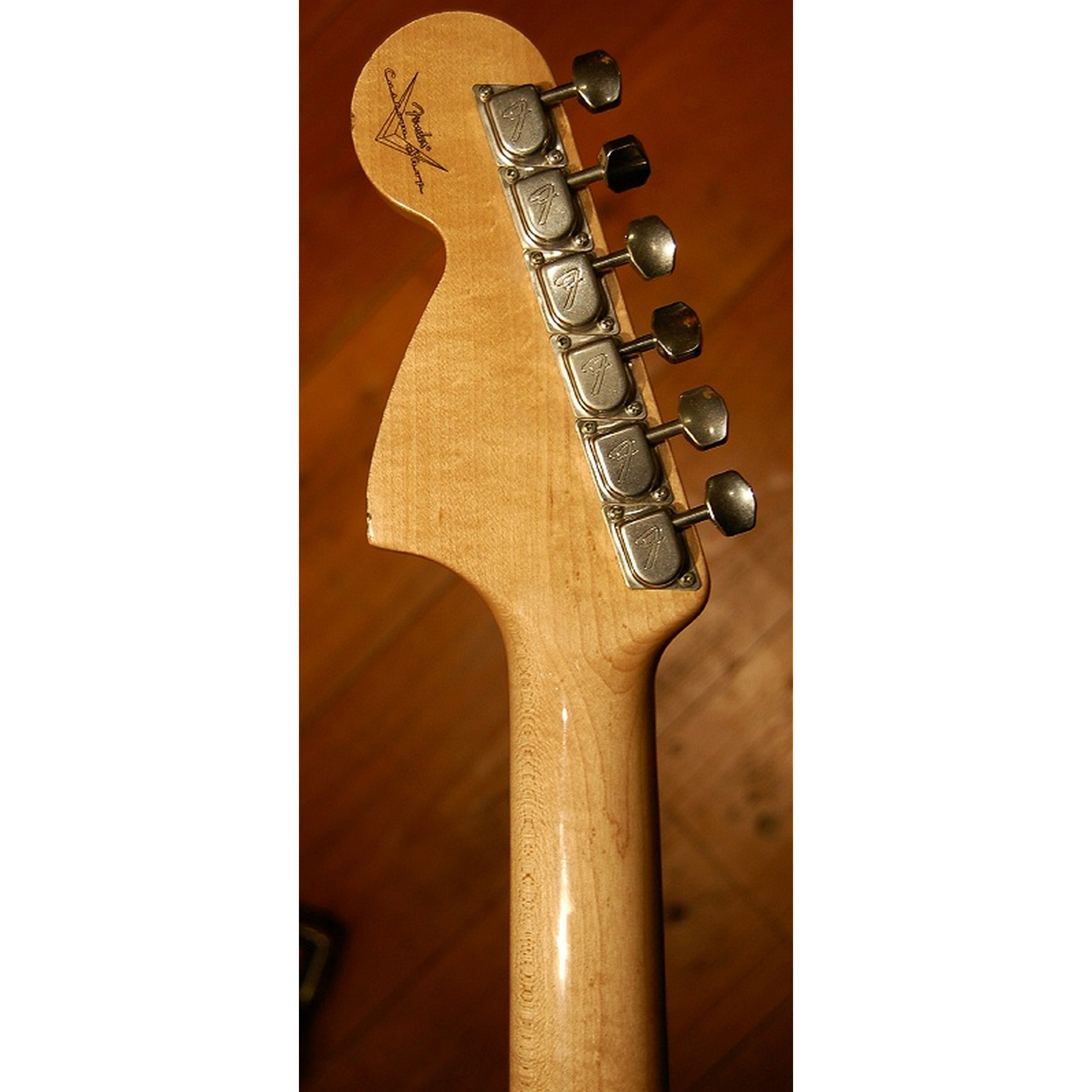 Fender 1969 Strat CC MN - GLD SPKL (Custom Shop) Электрогитары