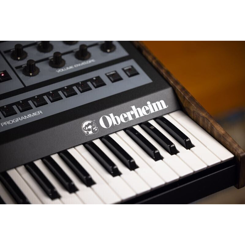 Oberheim OB-X8 Клавишные аналоговые синтезаторы