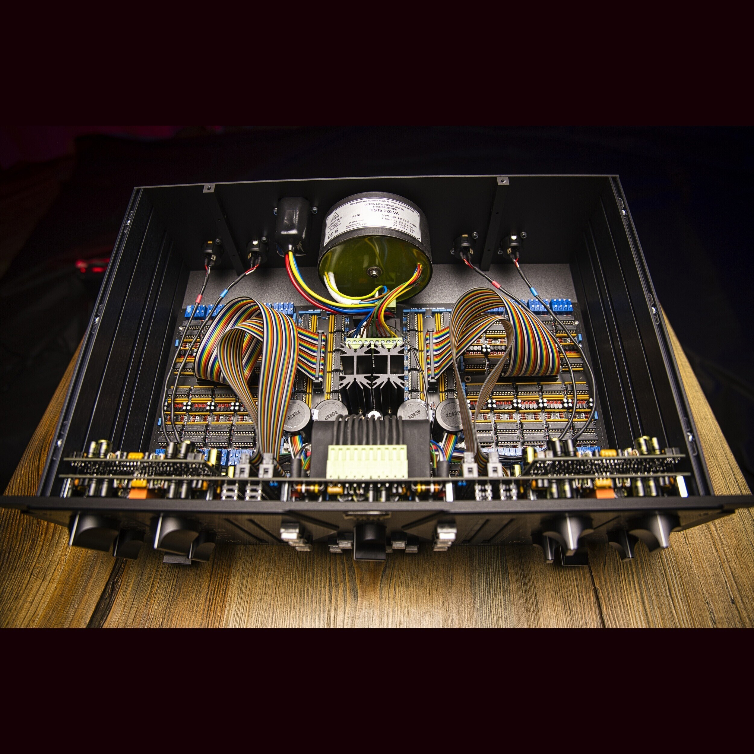HUM Audio LAAL - Look Ahead Analog Limiter Различное Музыкальное Оборудование