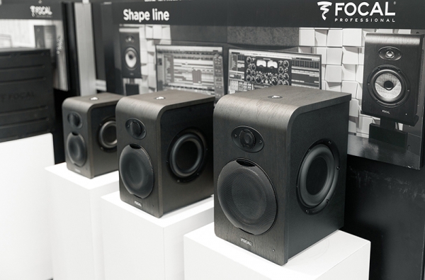 Focal Shape 65 — активные студийные мониторы с льняными диффузорами и пассивными излучателями