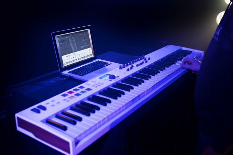Arturia Keylab Essential 88 – расширение линейки MIDI-клавиатур Essential