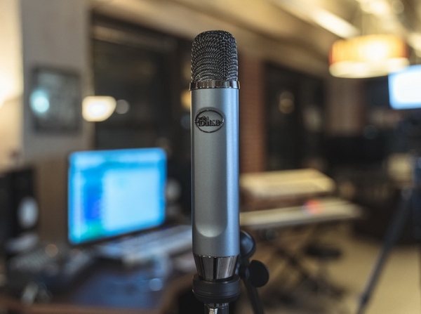Blue Ember – конденсаторный микрофон для вещания