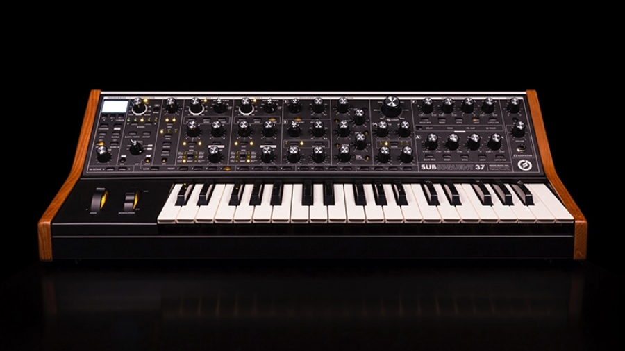 Moog Subsequent 37 – парафонический аналоговый синтезатор, выпущенный на замену Sub 37 Tribute Edition